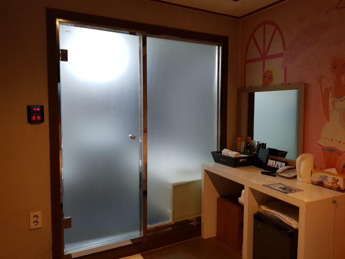 Pocheon Royal Hotel Exterior foto